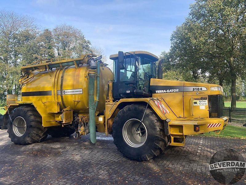 Machine agricole TerraGator 3104