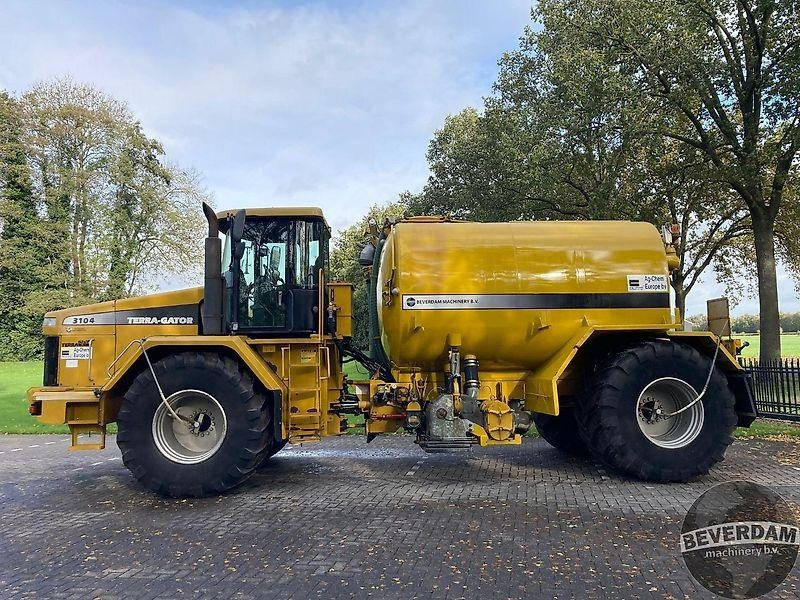 Machine agricole TerraGator 3104