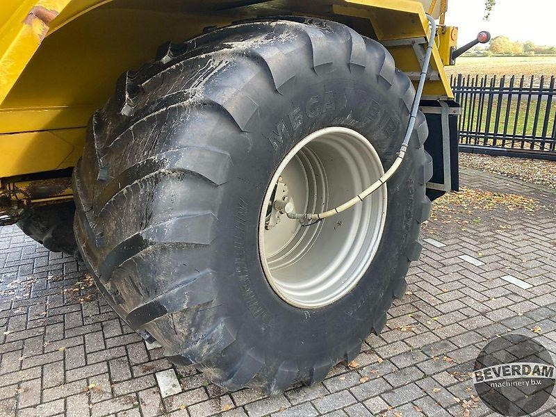 Machine agricole TerraGator 3104