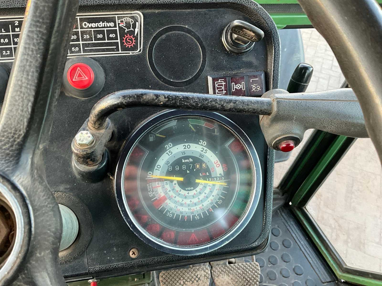 Tracteur agricole 1982 FENDT ALL-WHEEL DRIVE FARM TRACTOR