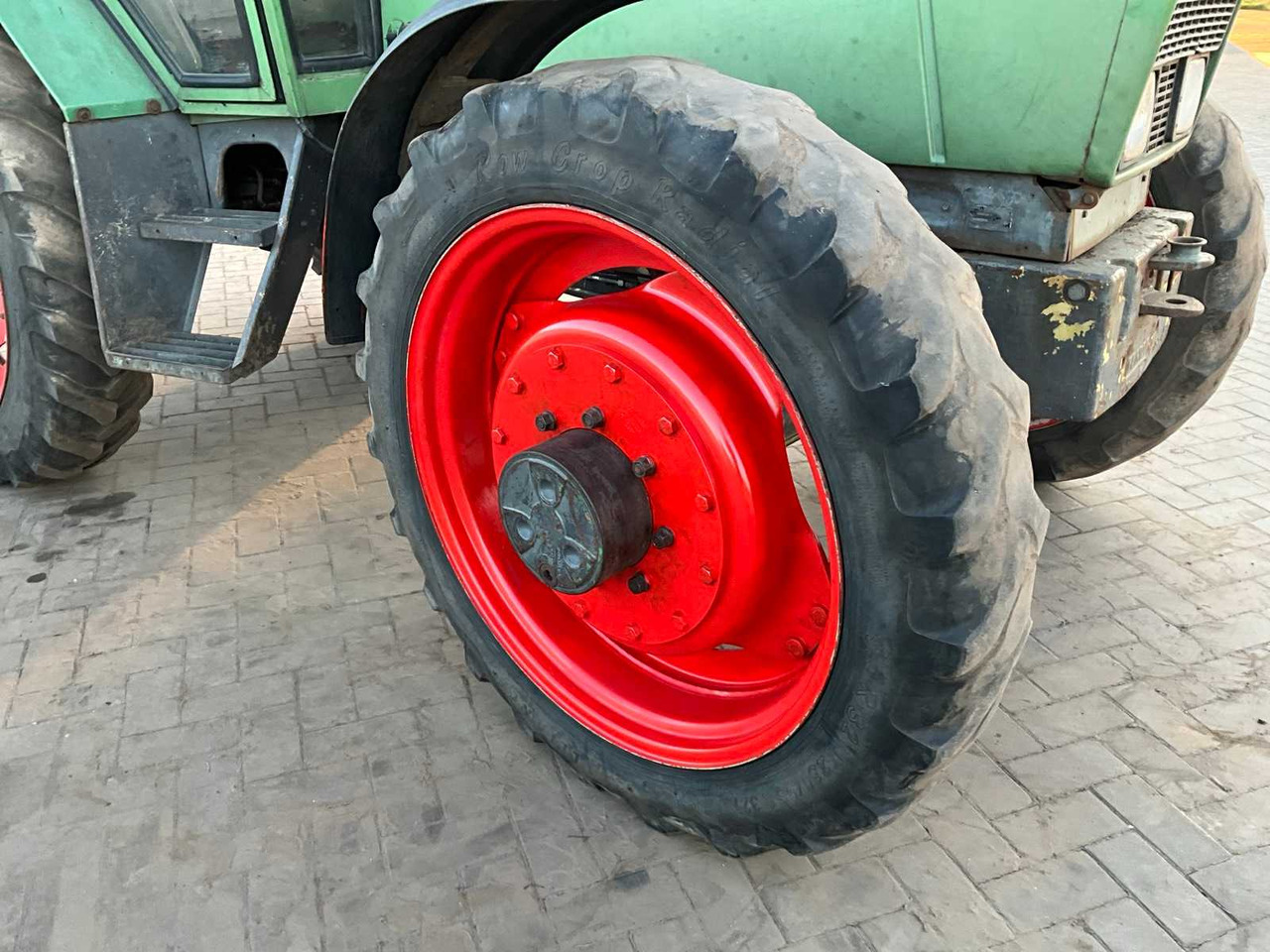 Tracteur agricole 1982 FENDT ALL-WHEEL DRIVE FARM TRACTOR