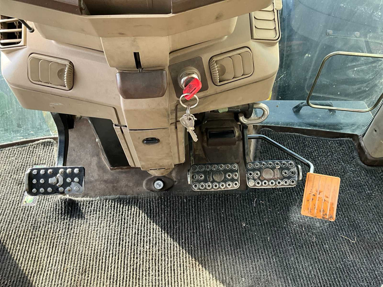 Tracteur agricole 2007 JOHN DEERE 6820 FOUR WHEEL DRIVE FARM TRACTOR