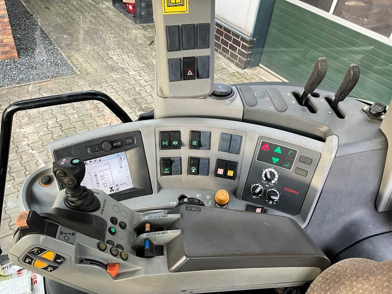 Tracteur agricole 2009 CLAAS ARION 640 A19 FOUR-WHEEL DRIVE FARM TRACTOR