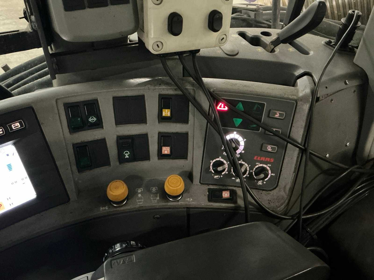 Tracteur agricole 2009 CLAAS AXION 820 ALL-WHEEL DRIVE FARM TRACTOR