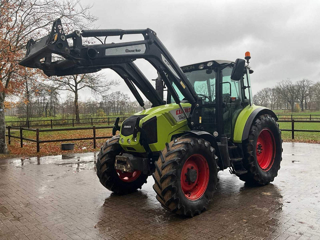 Tracteur agricole 2011 CLAAS ARION 420 FOUR-WHEEL DRIVE FARM TRACTOR WITH FRONT LOADER