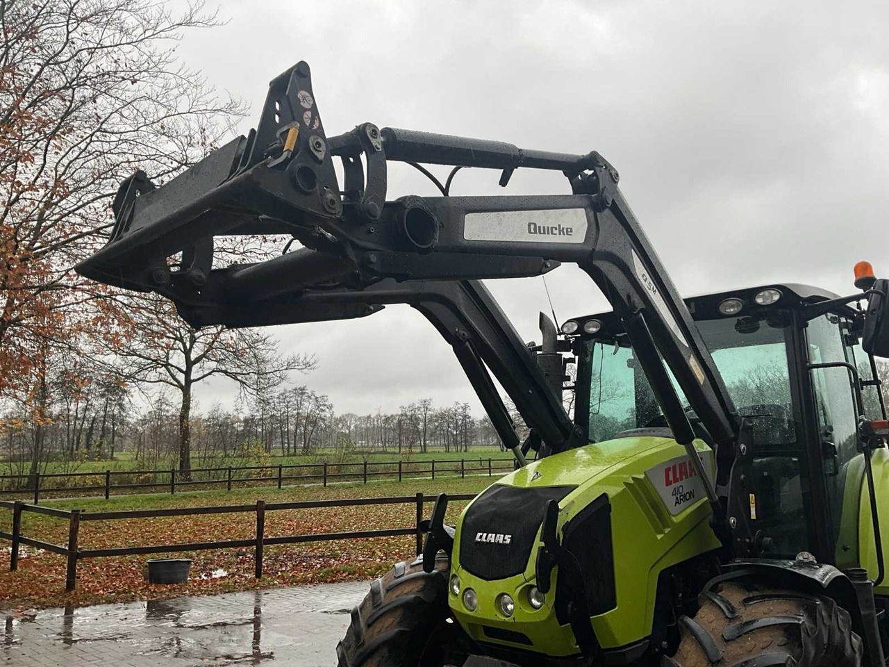 Tracteur agricole 2011 CLAAS ARION 420 FOUR-WHEEL DRIVE FARM TRACTOR WITH FRONT LOADER
