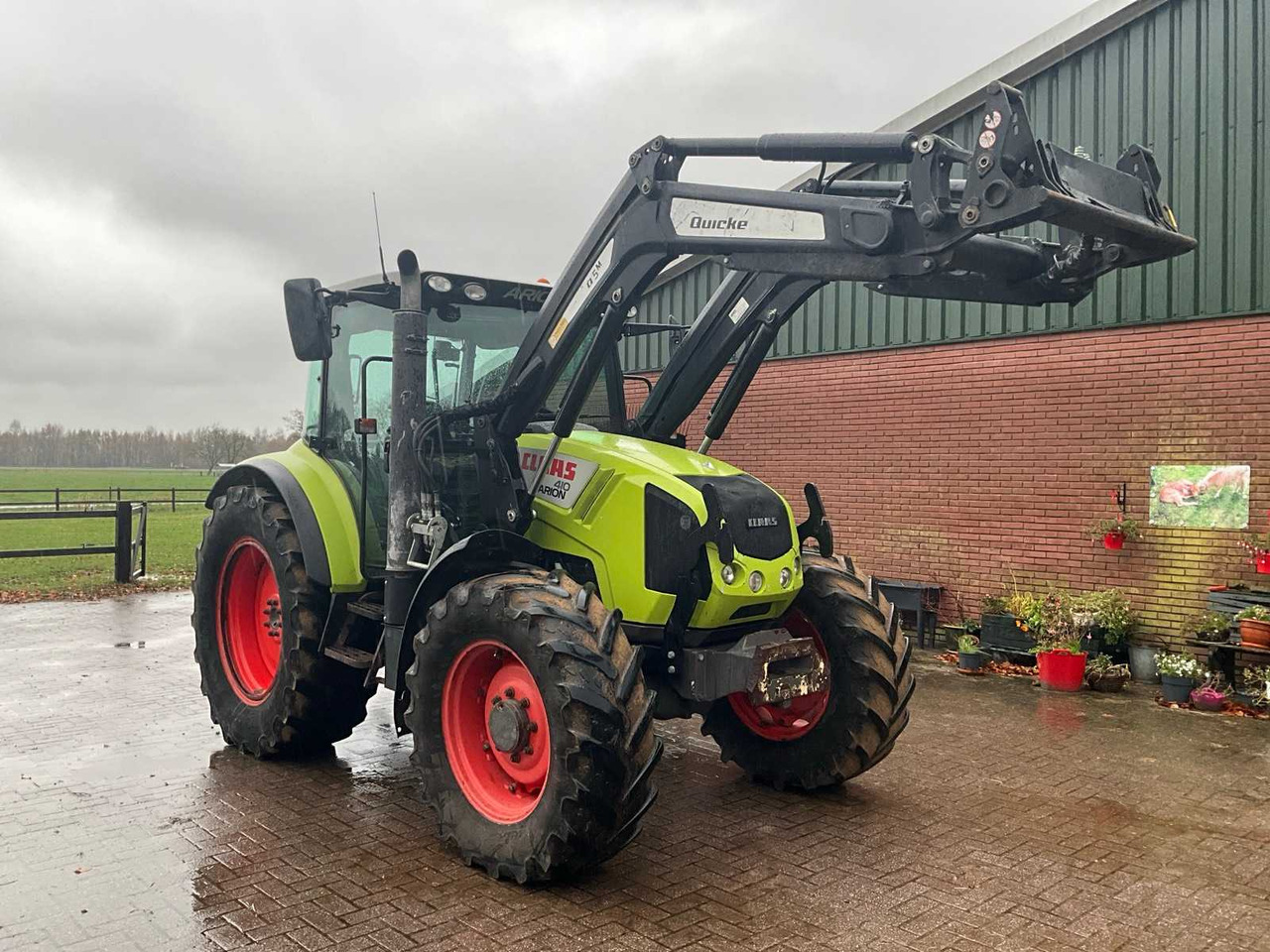 Tracteur agricole 2011 CLAAS ARION 420 FOUR-WHEEL DRIVE FARM TRACTOR WITH FRONT LOADER