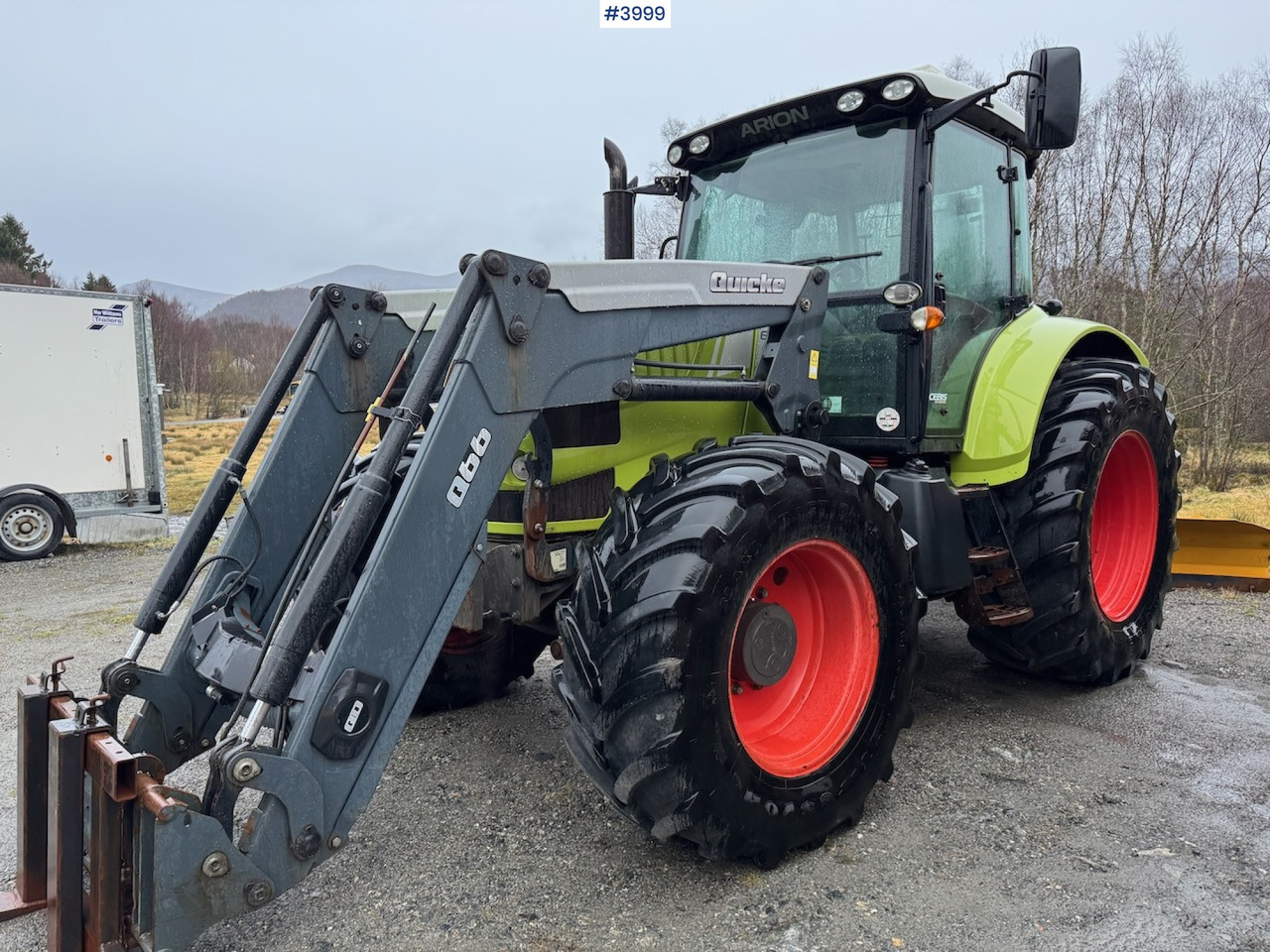 Tracteur agricole 2012 Claas Arion 640 w/ front loader
