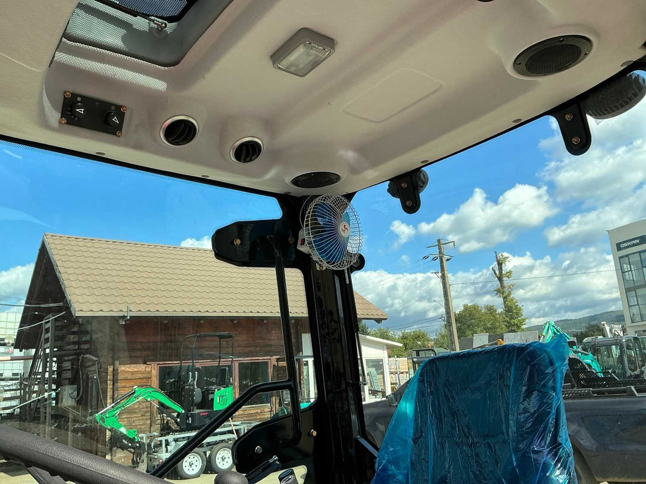 Tracteur agricole - 604 - 4-WHEEL DRIVE TRACTOR - 2025