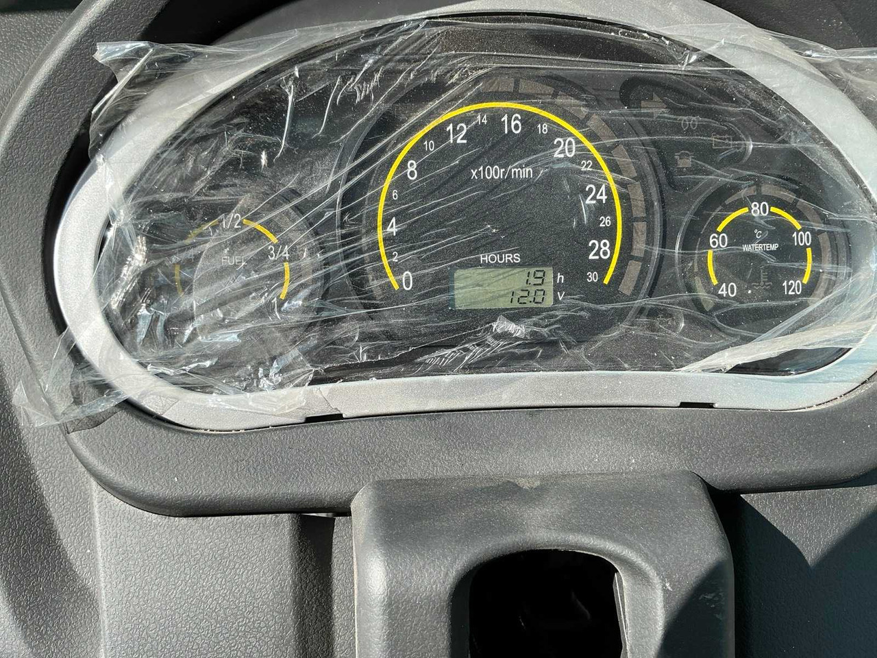 Tracteur agricole - 604 - 4-WHEEL DRIVE TRACTOR - 2025