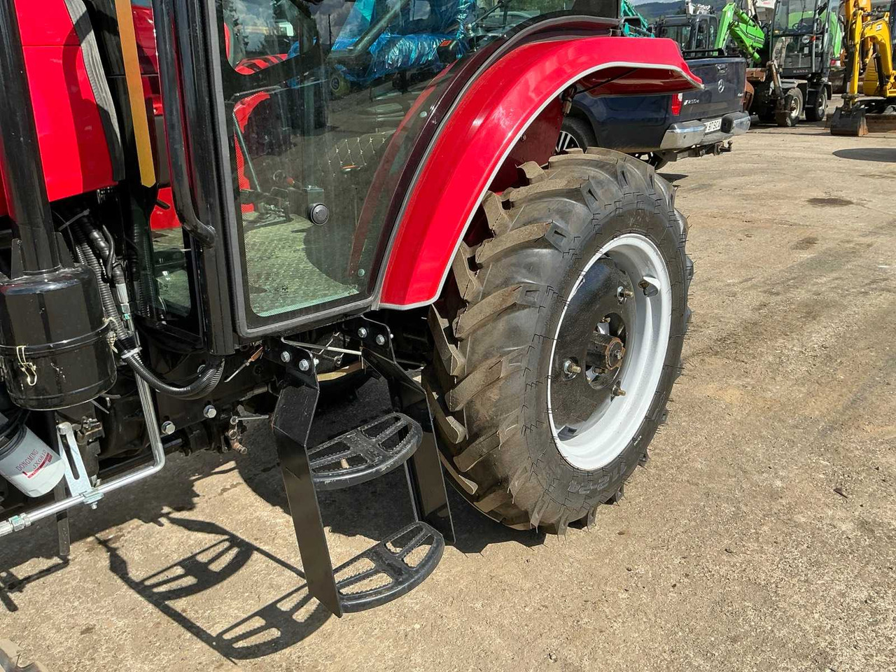 Tracteur agricole - 604 - 4-WHEEL DRIVE TRACTOR - 2025