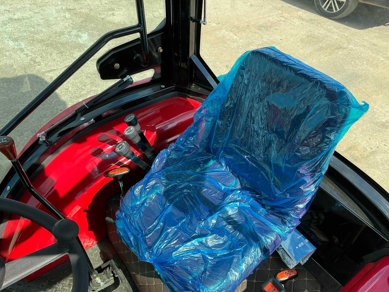 Tracteur agricole - 604 - 4-WHEEL DRIVE TRACTOR - 2025