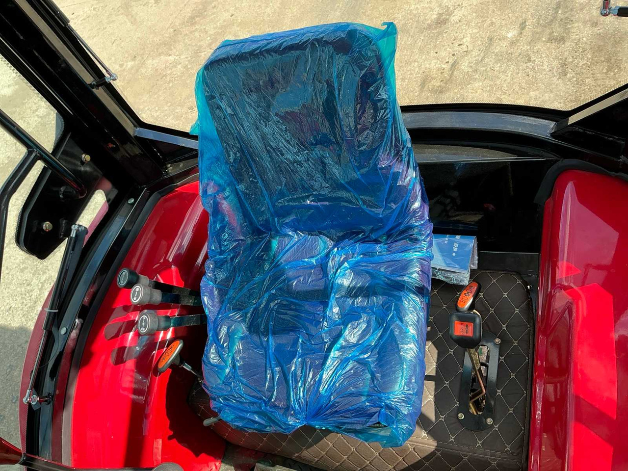 Tracteur agricole - 604 - 4-WHEEL DRIVE TRACTOR - 2025