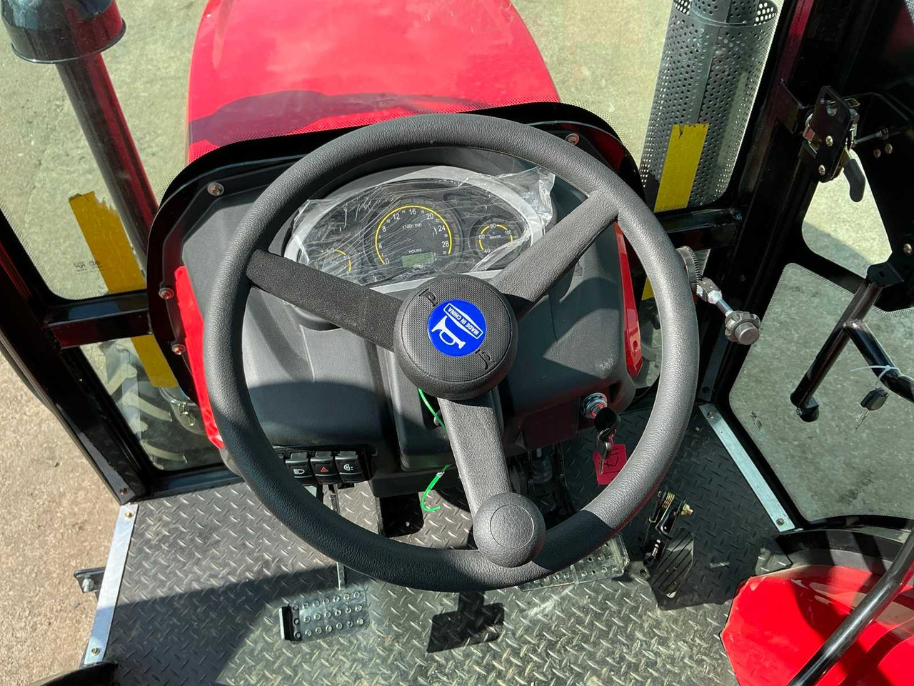 Tracteur agricole - 604 - 4-WHEEL DRIVE TRACTOR - 2025