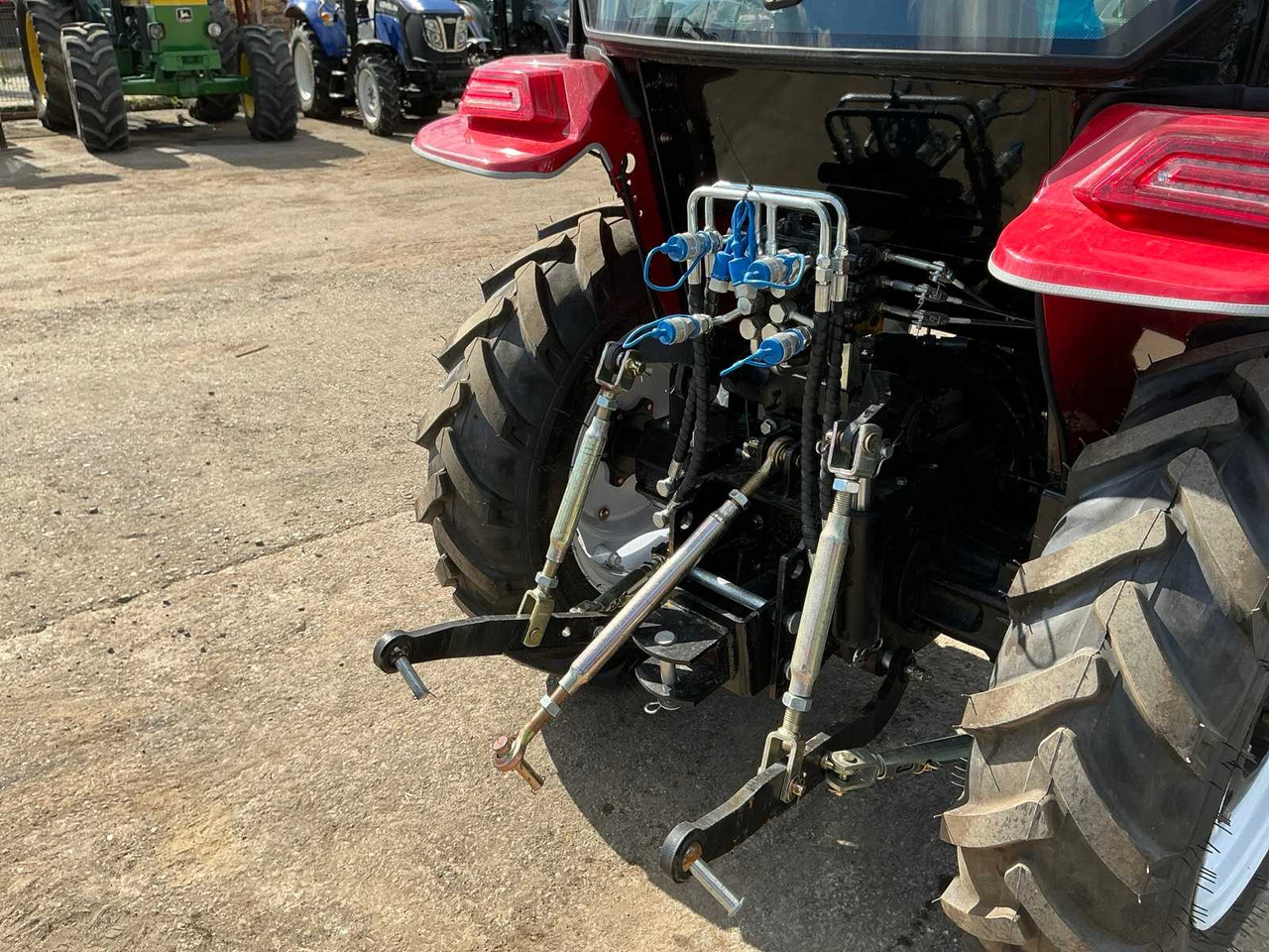 Tracteur agricole - 604 - 4-WHEEL DRIVE TRACTOR - 2025