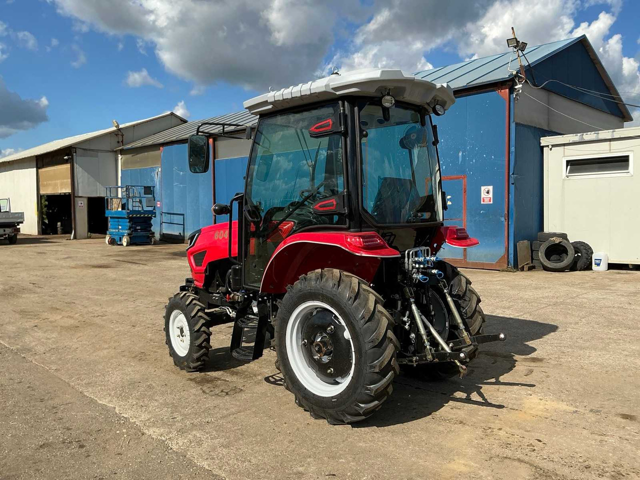 Tracteur agricole - 604 - 4-WHEEL DRIVE TRACTOR - 2025