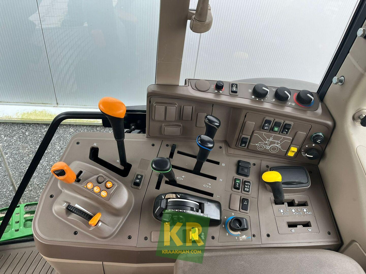 Tracteur agricole 6155M John Deere