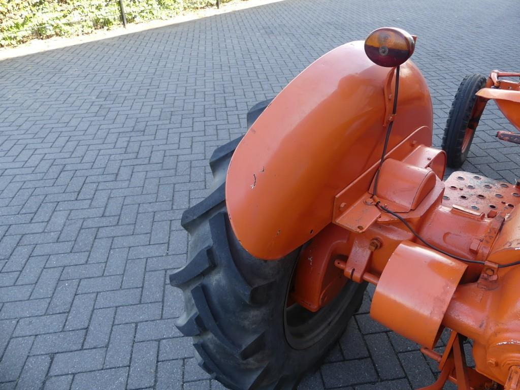 Tracteur agricole Allis Chalmers D272