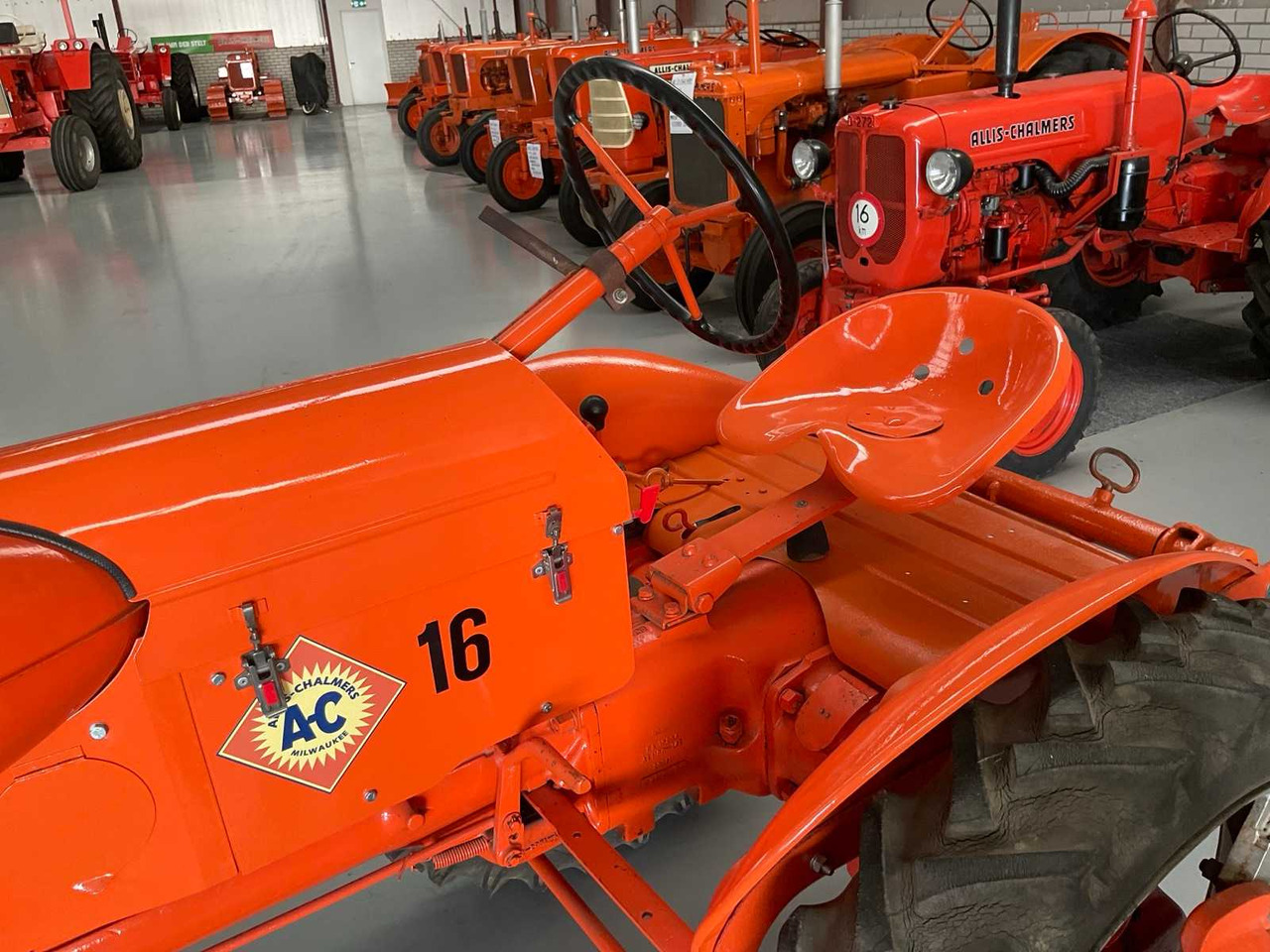 Tracteur agricole Allis-Chalmers D-270