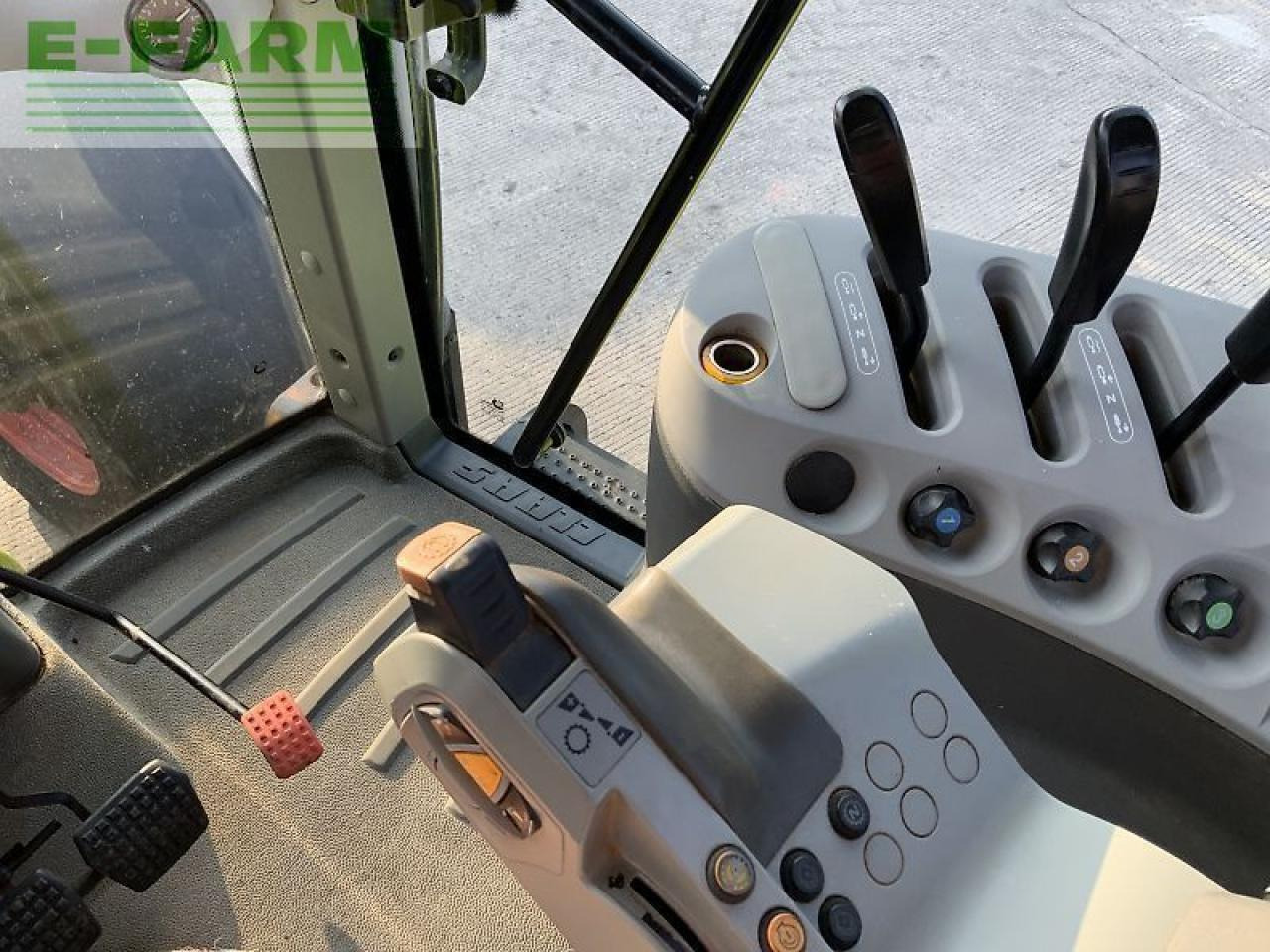 Tracteur agricole CLAAS 820 axion tractor (st23326)