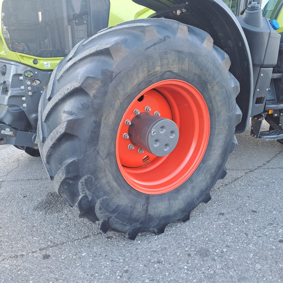 Tracteur agricole CLAAS 830 AXION - ASTA AGRIBERTOCCHI