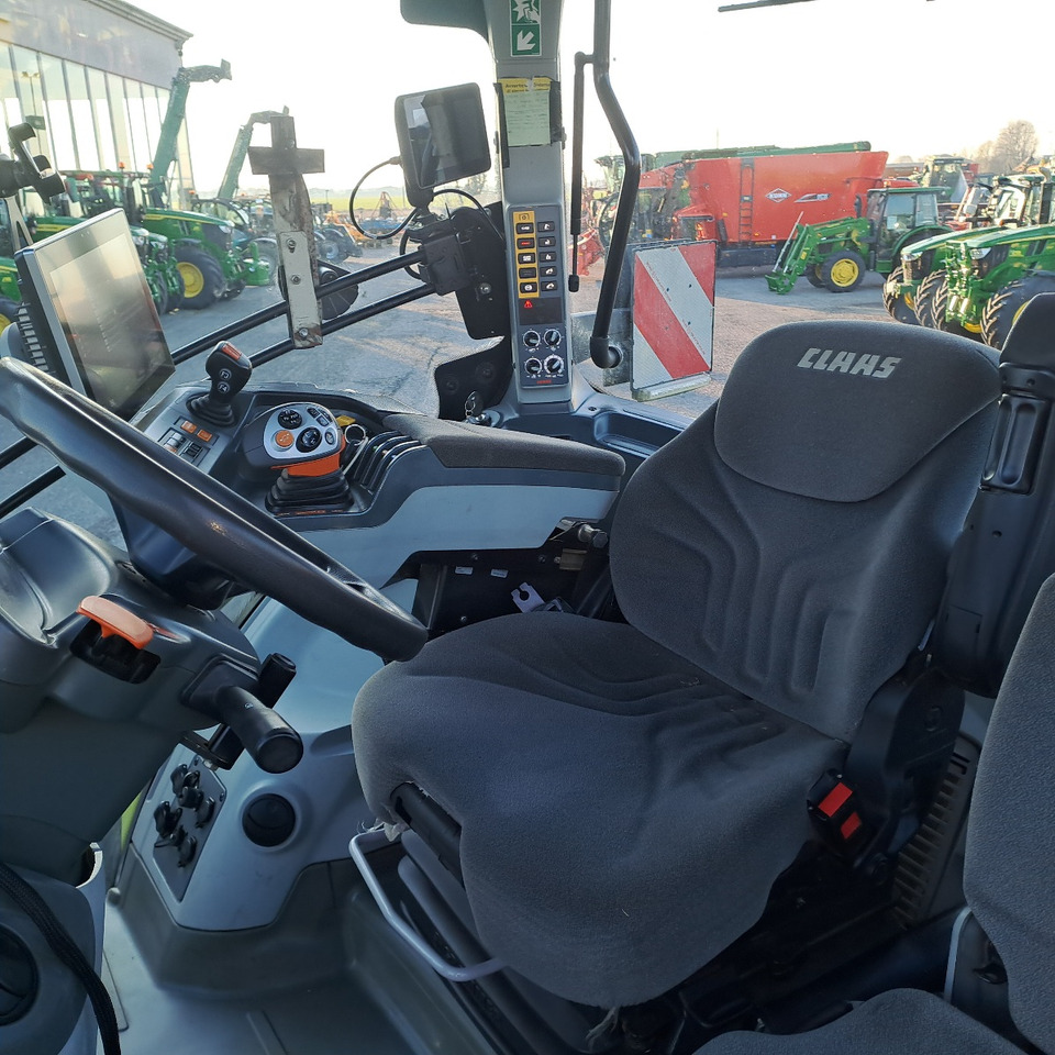 Tracteur agricole CLAAS 830 AXION - ASTA AGRIBERTOCCHI