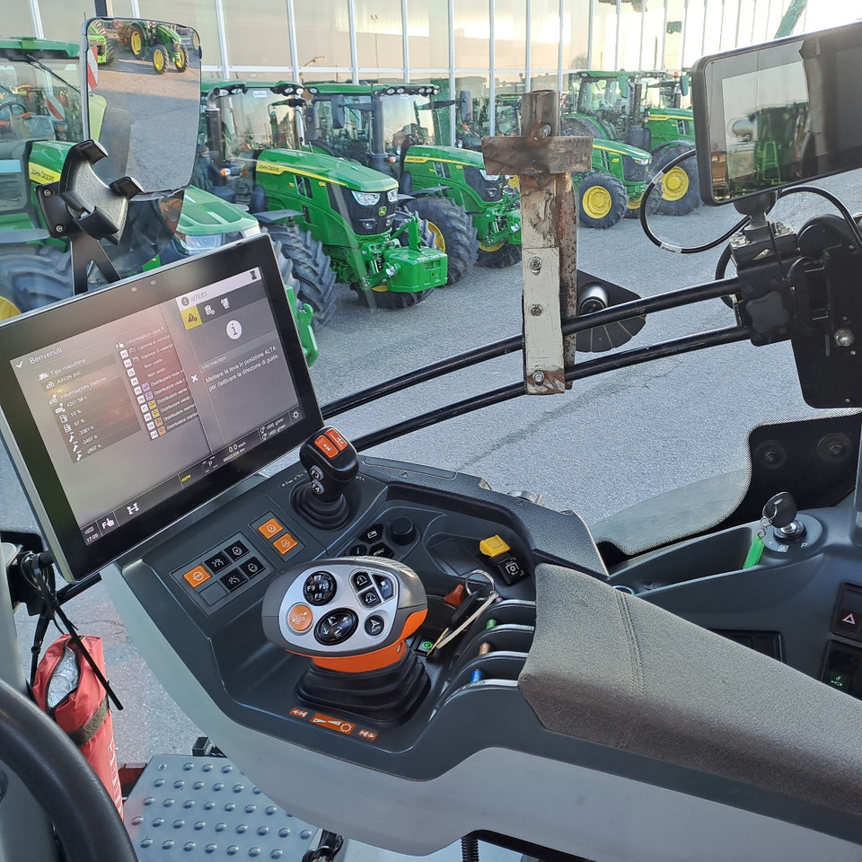 Tracteur agricole CLAAS 830 AXION - ASTA AGRIBERTOCCHI