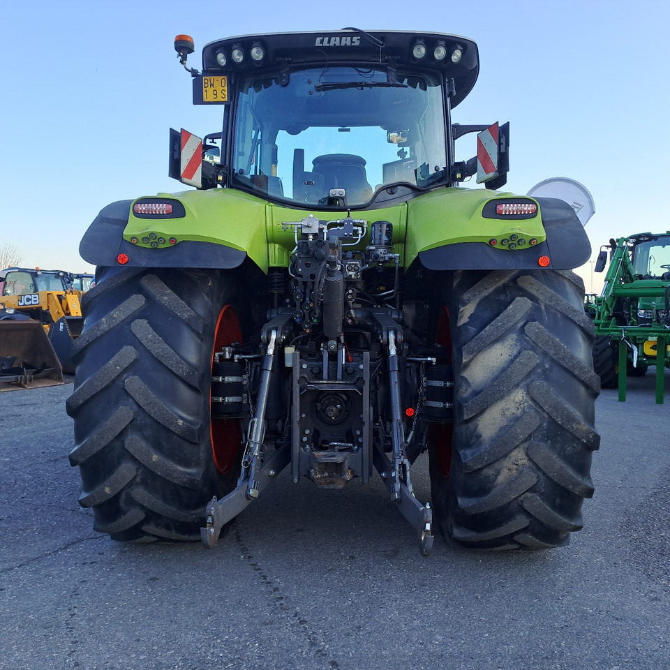 Tracteur agricole CLAAS 830 AXION - ASTA AGRIBERTOCCHI