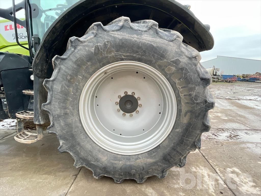 Tracteur agricole CLAAS 850 AXION (2015)