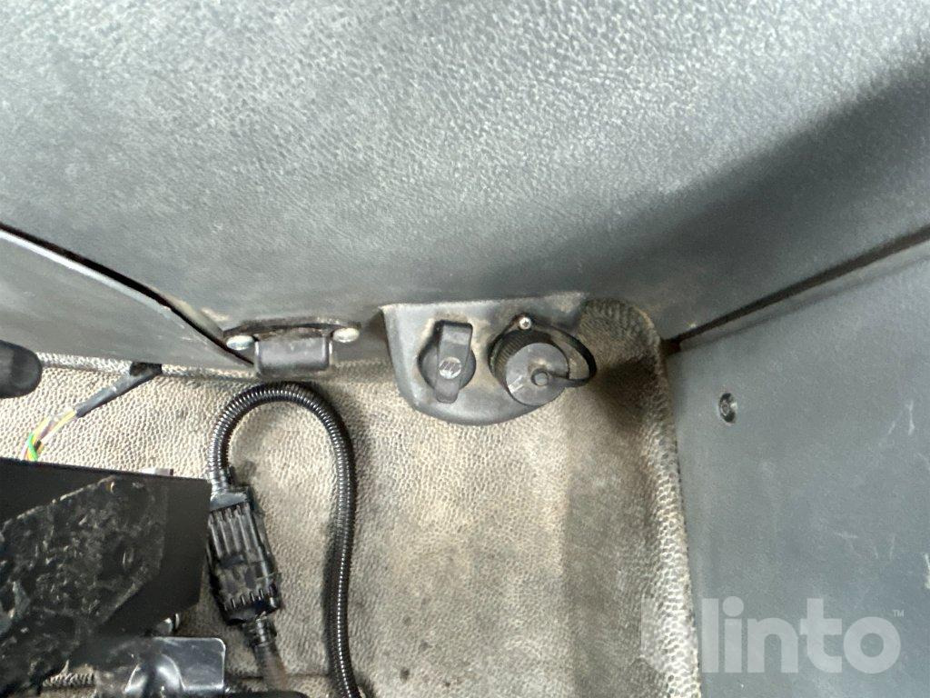 Tracteur agricole CLAAS A09 Axion 820 - 6516 h