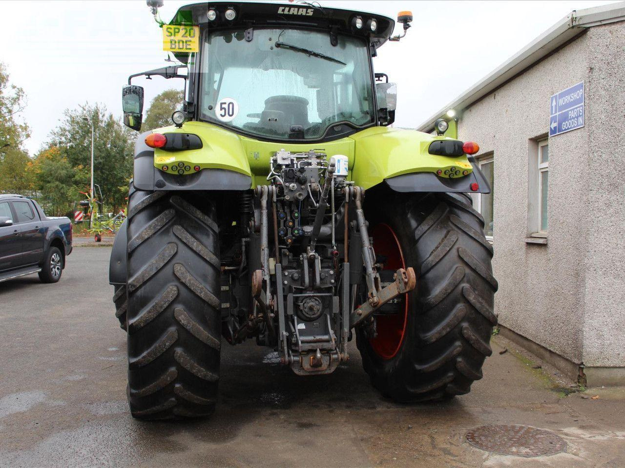 Tracteur agricole CLAAS AXION 800