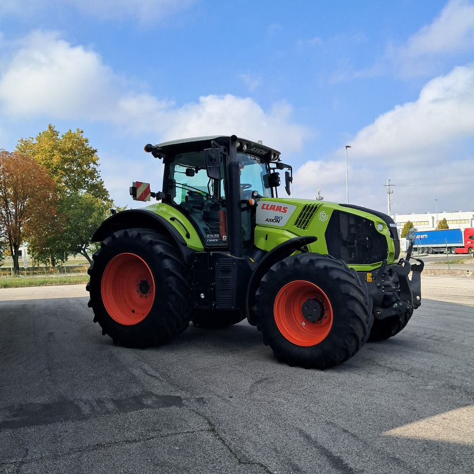 Tracteur agricole CLAAS AXION 810