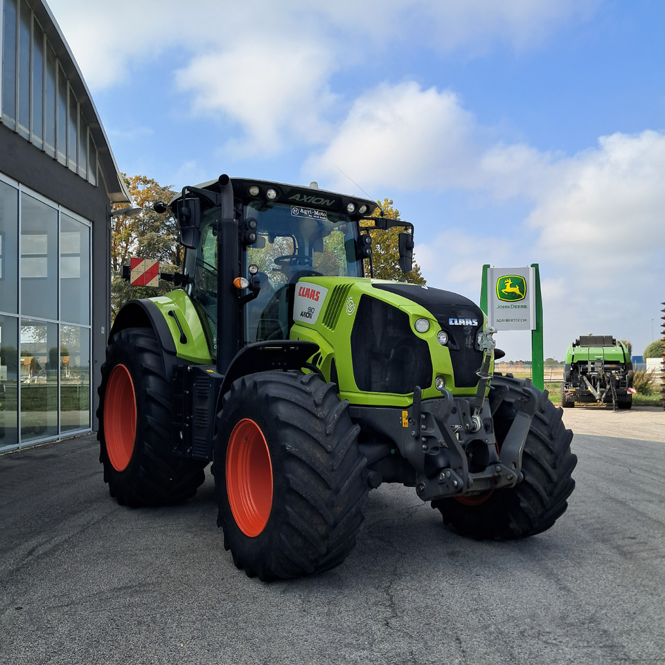 Tracteur agricole CLAAS AXION 810