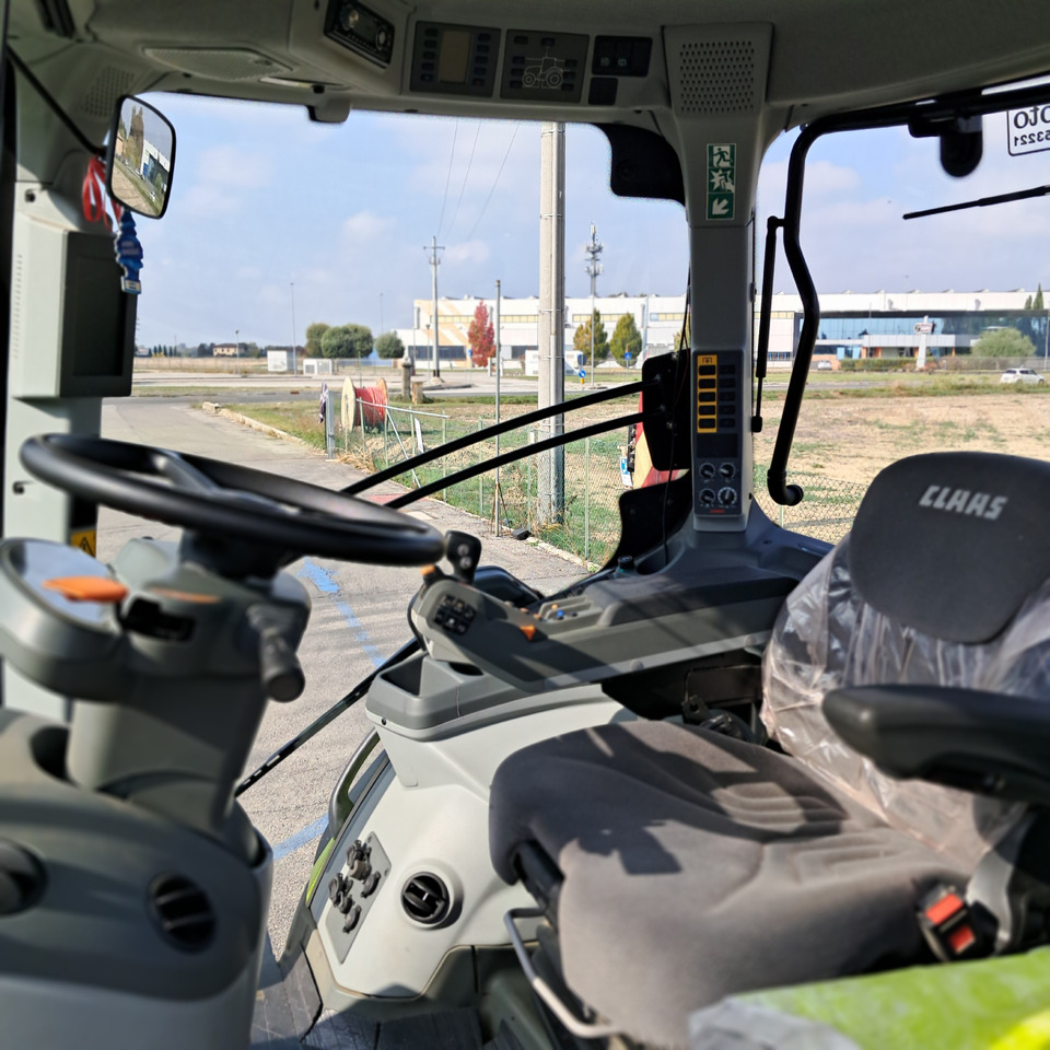 Tracteur agricole CLAAS AXION 810