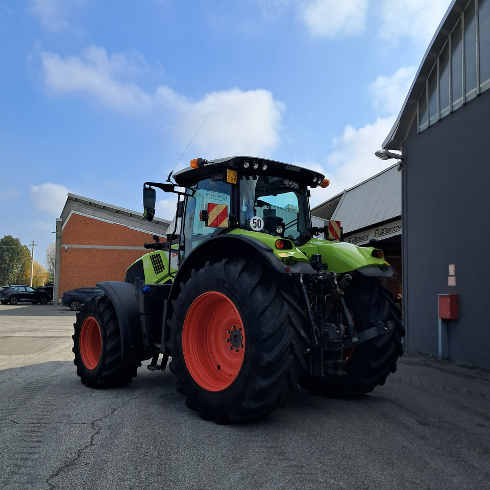 Tracteur agricole CLAAS AXION 810