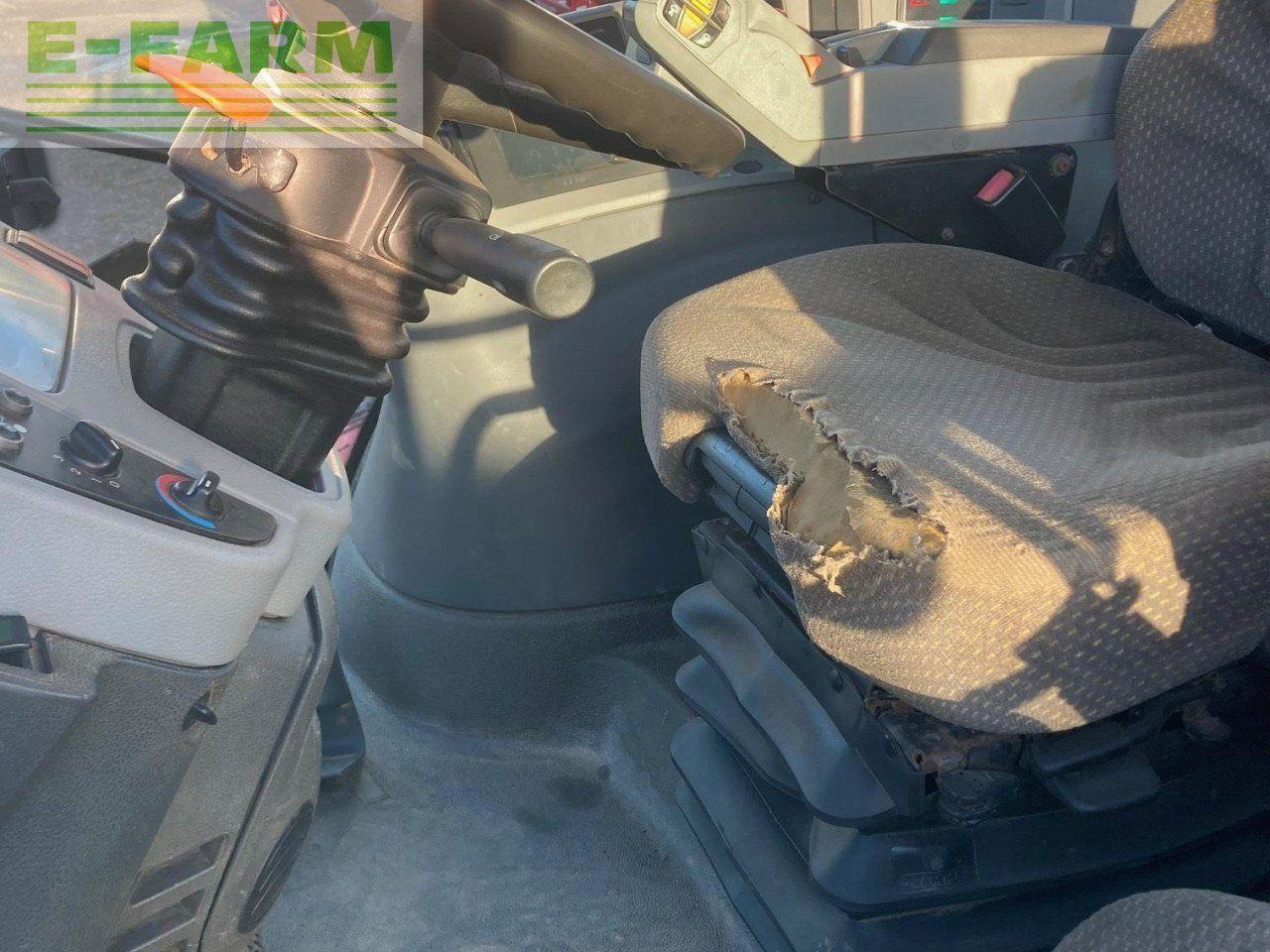 Tracteur agricole CLAAS AXION 810 CEBIS