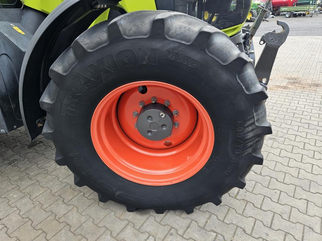 Tracteur agricole CLAAS AXION 810 CMATIC