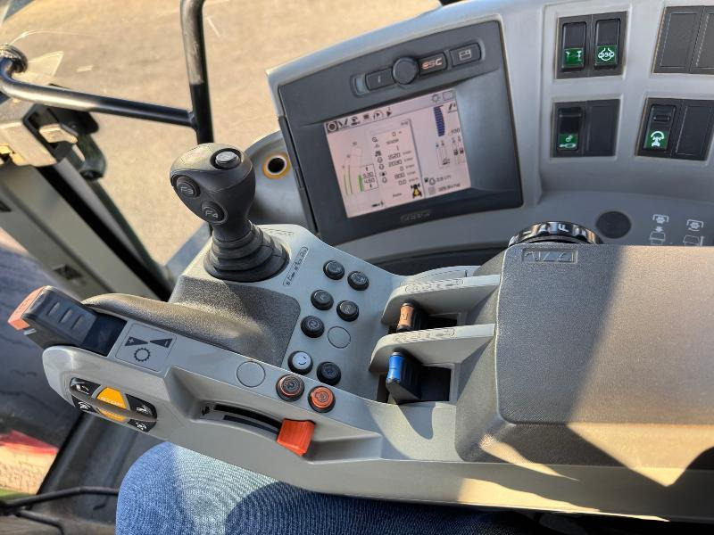 Tracteur agricole CLAAS AXION 810 CMATIC