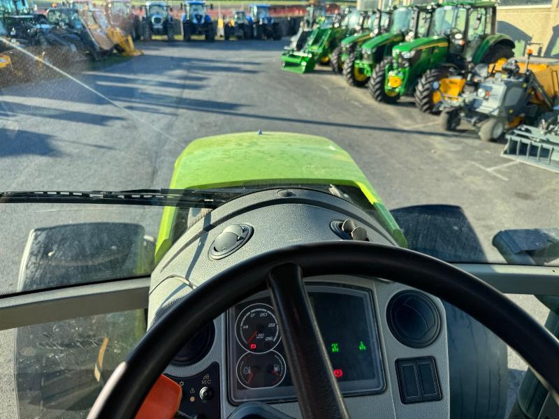 Tracteur agricole CLAAS AXION 810 CMATIC