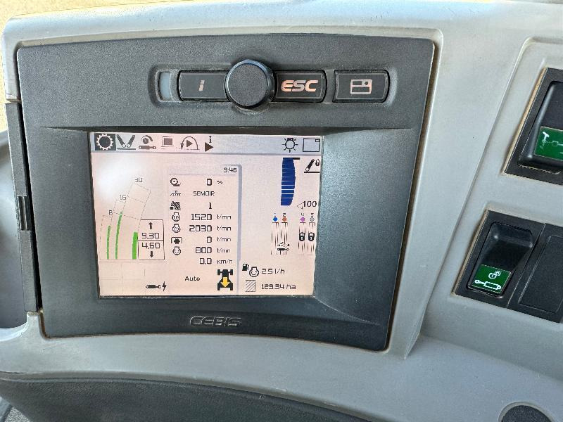 Tracteur agricole CLAAS AXION 810 CMATIC