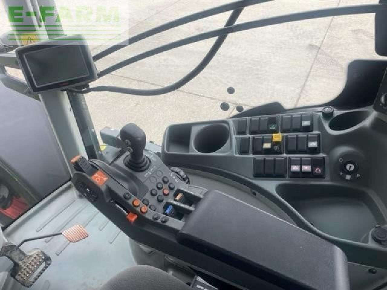 Tracteur agricole CLAAS AXION 830