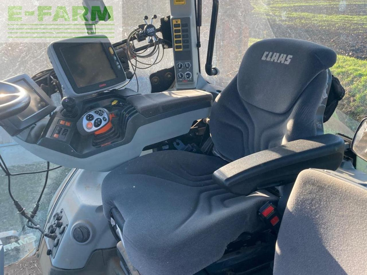 Tracteur agricole CLAAS AXION 830