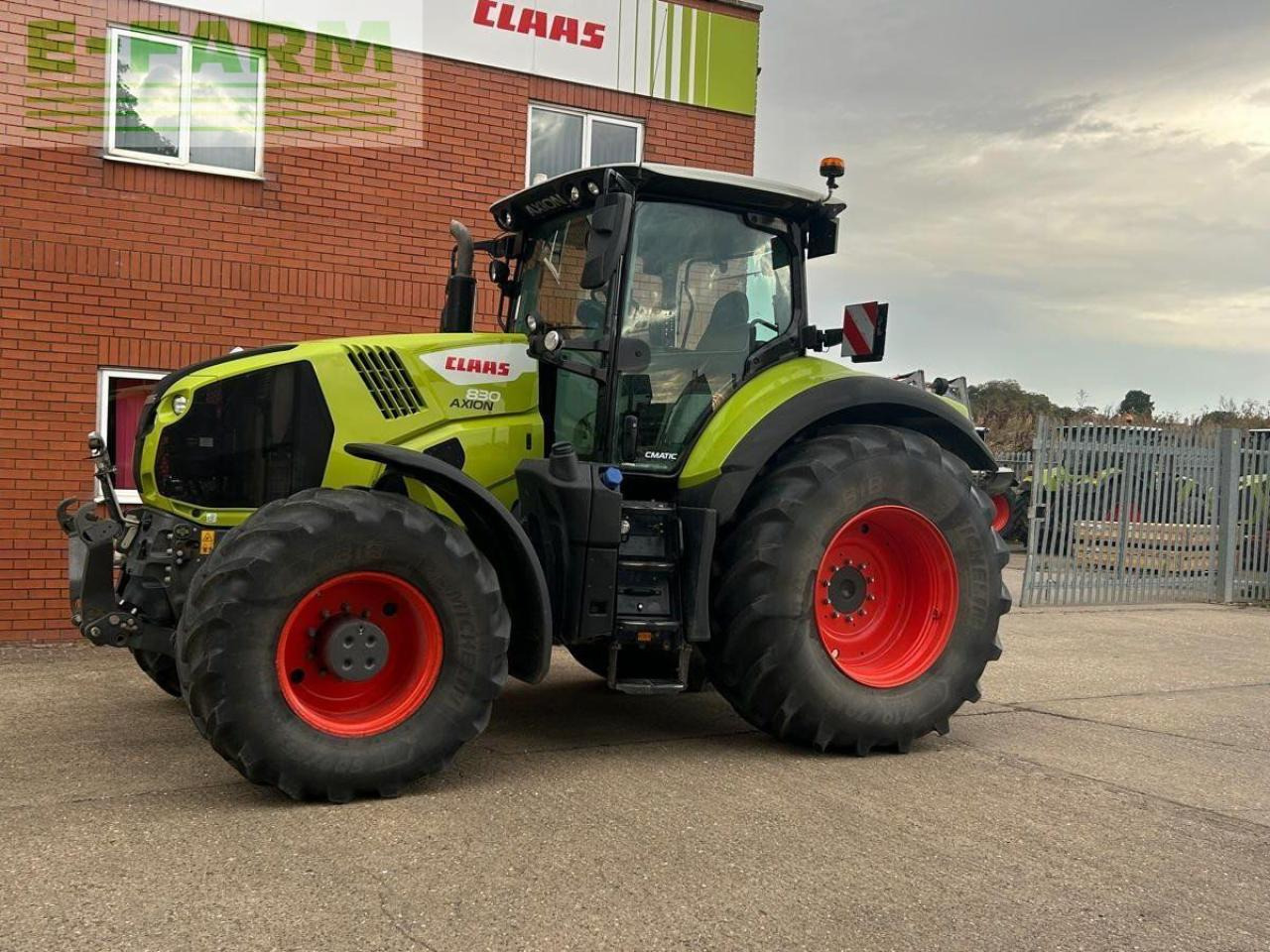 Tracteur agricole CLAAS AXION 830