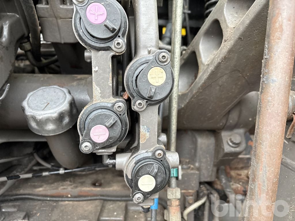 Tracteur agricole CLAAS AXION 830