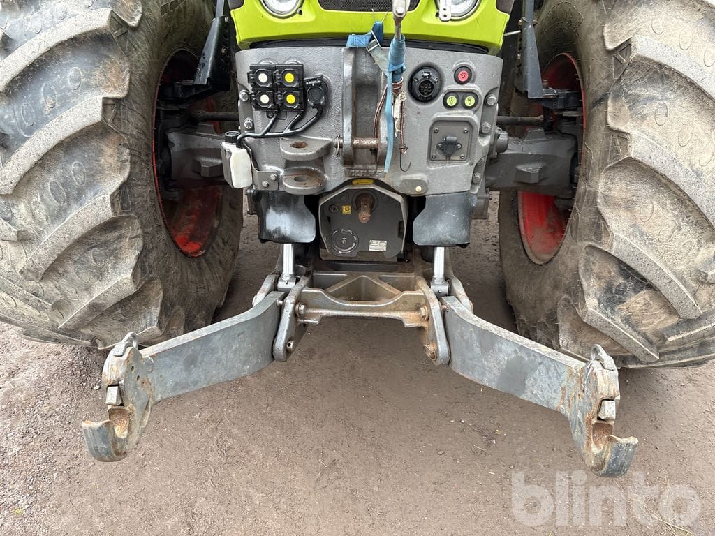 Tracteur agricole CLAAS AXION 830