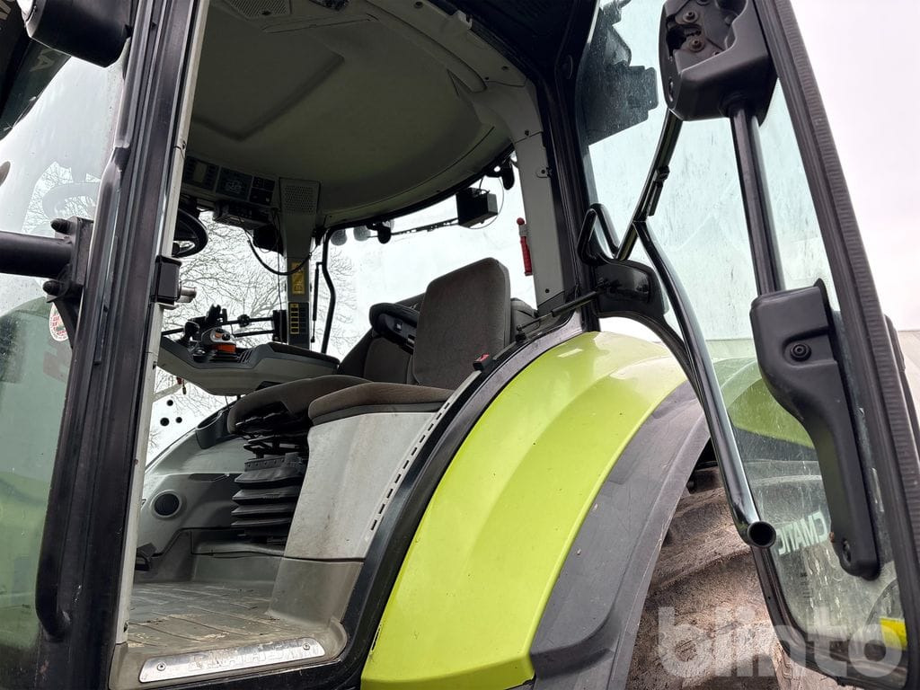 Tracteur agricole CLAAS AXION 830