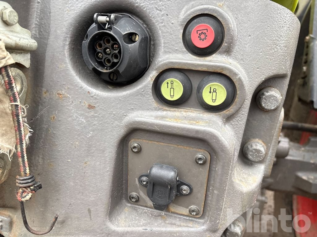 Tracteur agricole CLAAS AXION 830