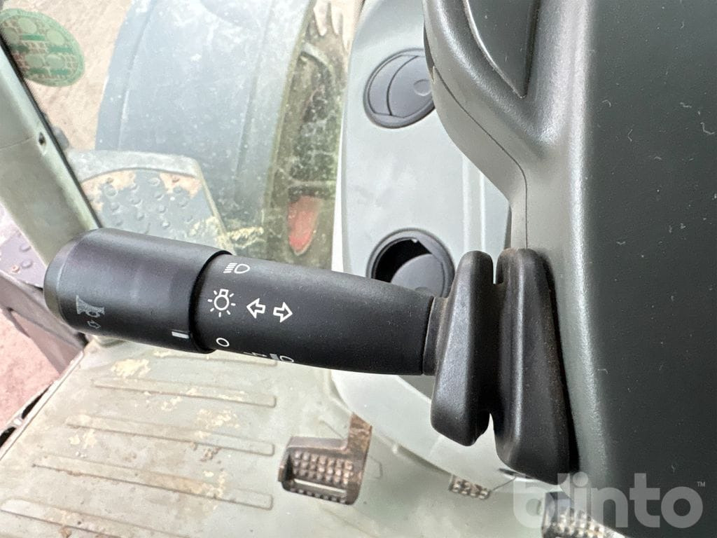 Tracteur agricole CLAAS AXION 830