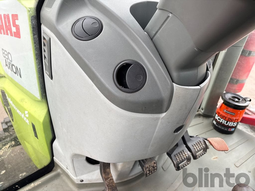 Tracteur agricole CLAAS AXION 830
