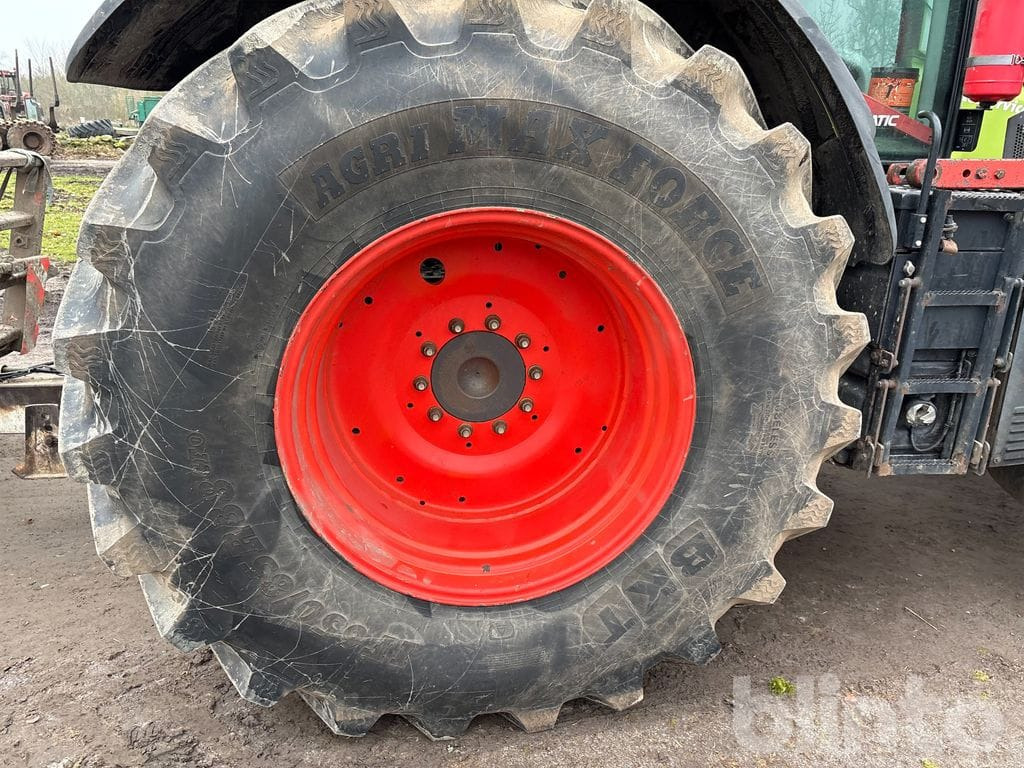 Tracteur agricole CLAAS AXION 830
